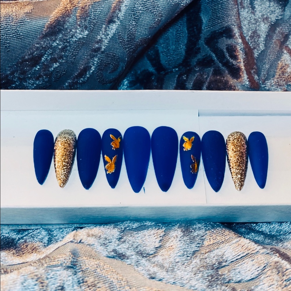 Press on nails